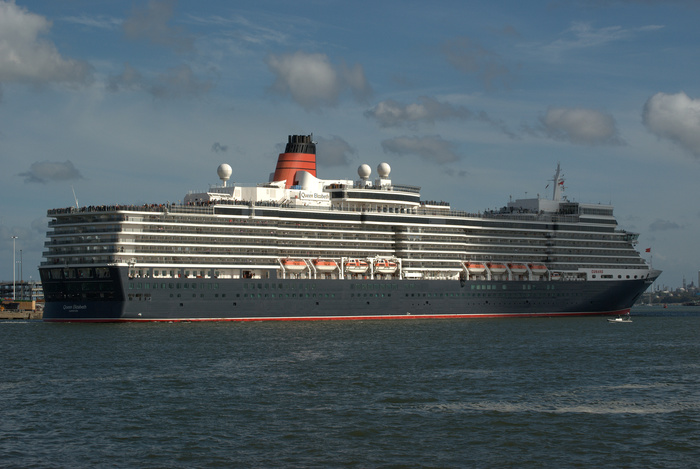 The cruise ship Queen Elizabeth (photo: Wikimedia Commons)